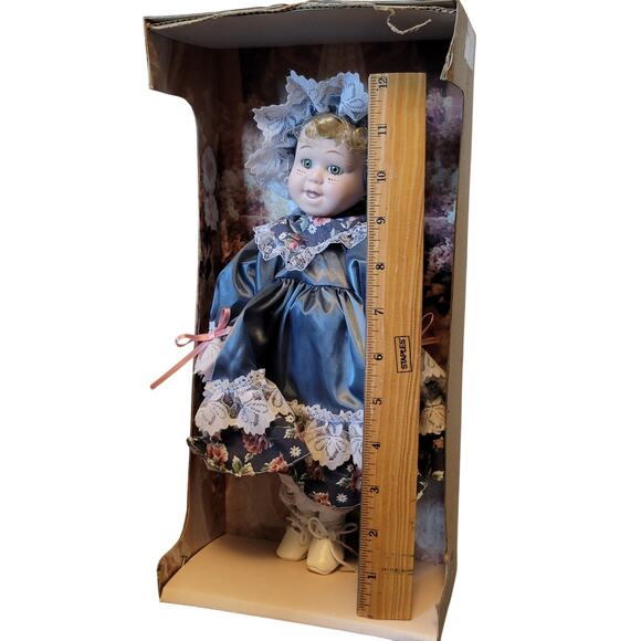 Treasured Memories 12" Porcelain Doll 1991 Special Edition ACM in Original Box - Picture 6 of 16